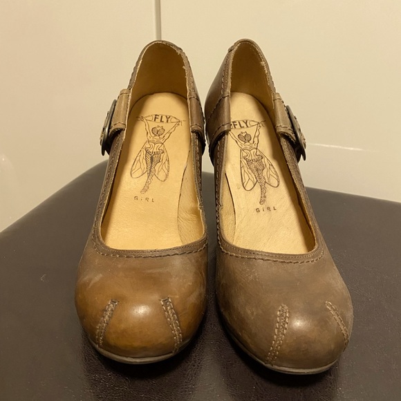 Leather, wooden heel. Purchased in Montreal. New. - Picture 1 of 5